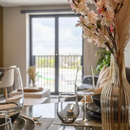 New - Work Or Relax - Centre - Springwell * Leeds (West Yorkshire)