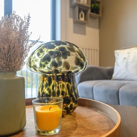 New - Work Or Relax - Centre - Springwell * Leeds (West Yorkshire)